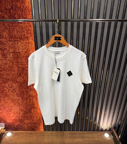 Apparel — TGuK32jSVEkq view 3