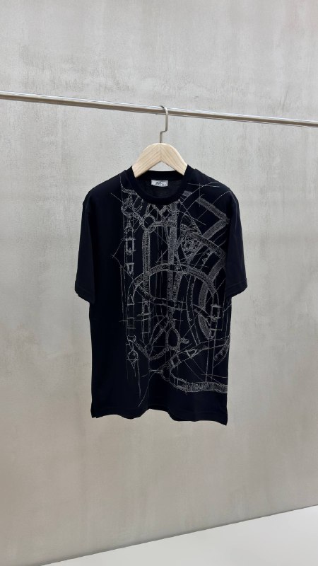 Apparel — TGuyN9q-EjhU view