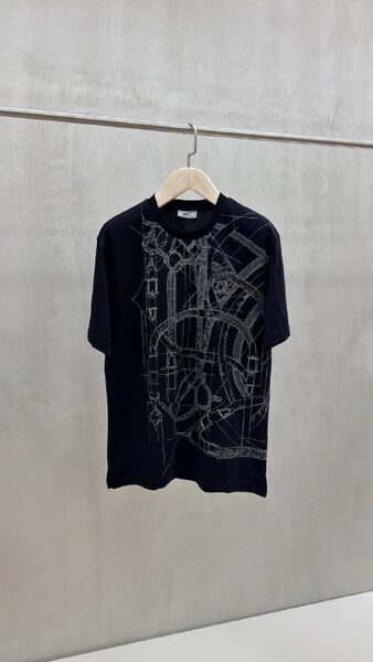 Apparel — TGuyN9q-EjhU view 2
