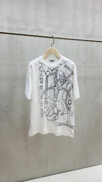 Apparel — TGuyN9q-EjhU view 3