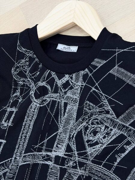 Apparel — TGuyN9q-EjhU view 7