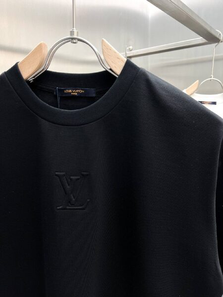 Apparel — TGv3x9ewaHkg view 2
