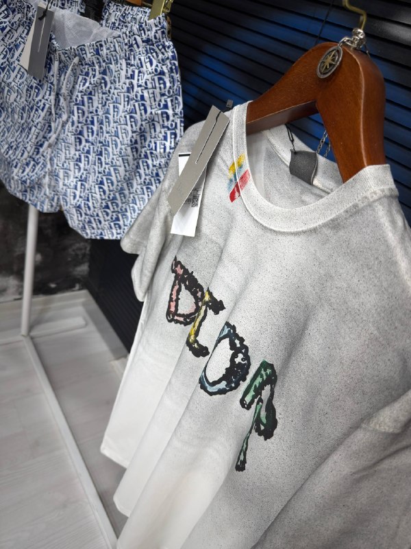 Apparel — TGvQuyHBslDv view