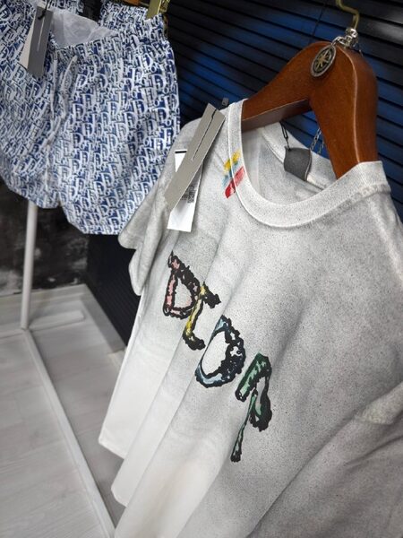 Apparel — TGvQuyHBslDv view 2