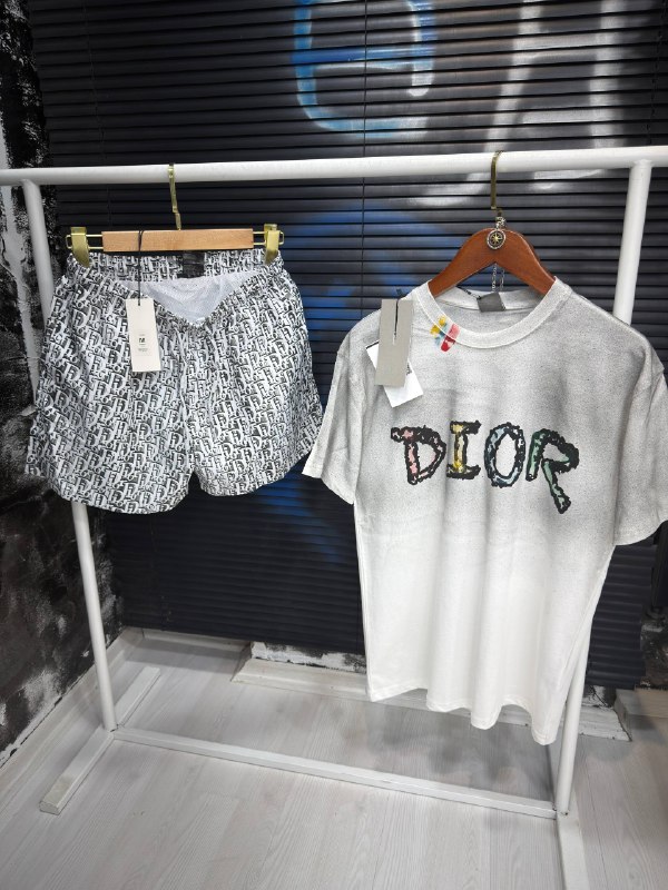 Apparel — TGvQuyHBslDv view