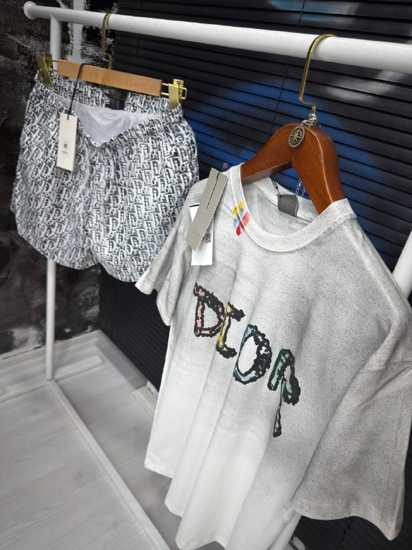 Apparel — TGvQuyHBslDv view