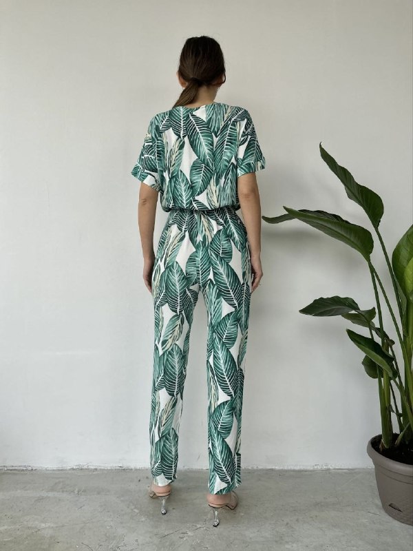 Apparel — TGvugrQOdrX0 view