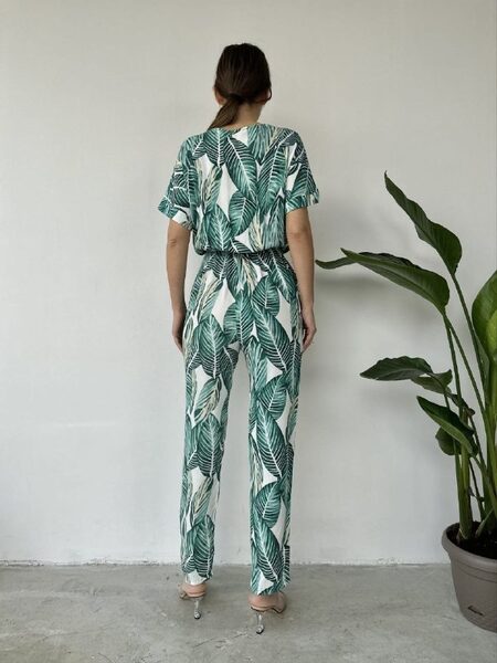 Apparel — TGvugrQOdrX0 view 6