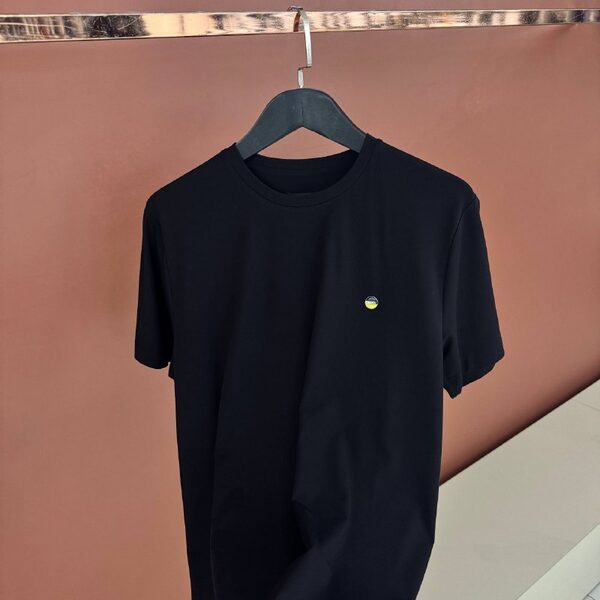 Apparel — TGwBSklM7AtY view 2