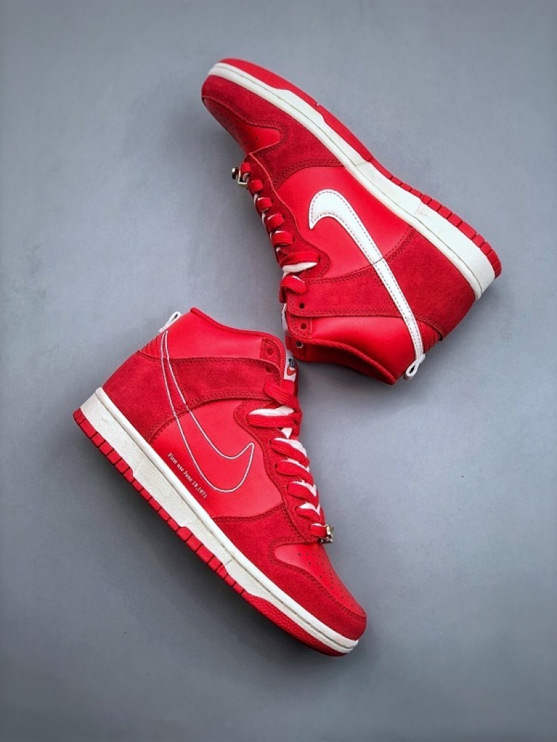 Nike SB Dunk High First Use University Red view