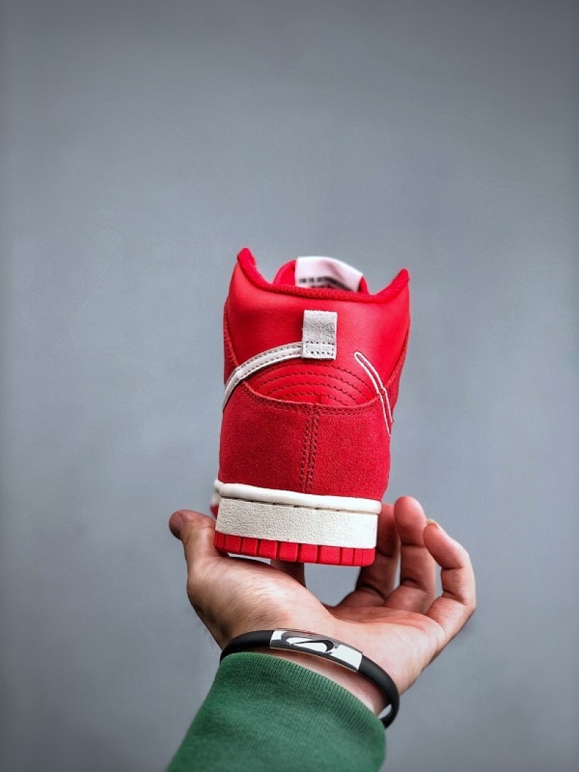 Nike SB Dunk High First Use University Red view