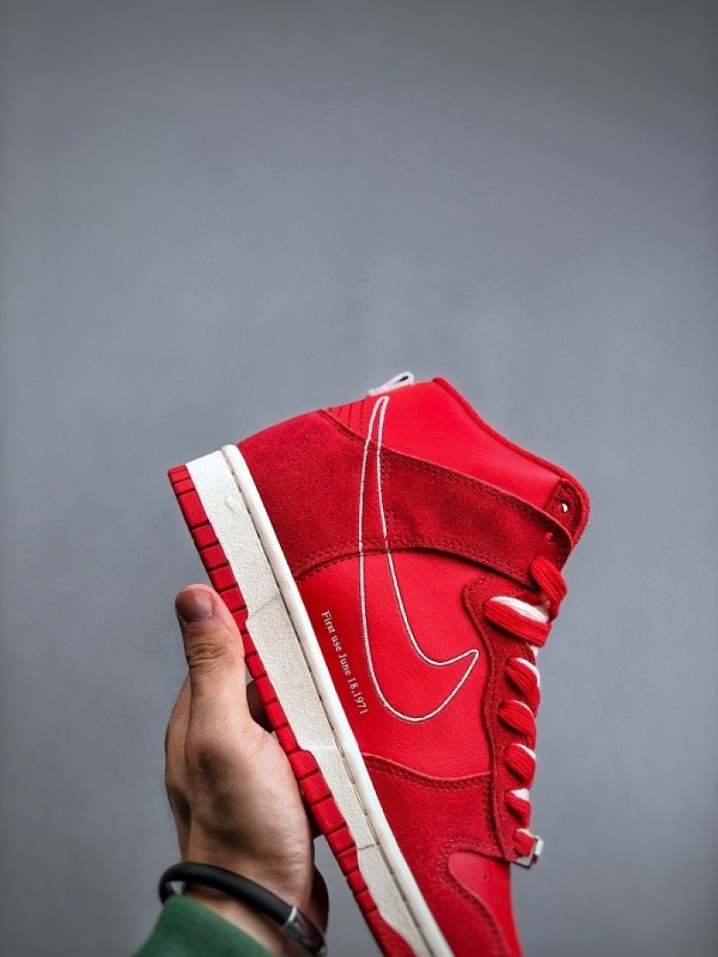 Nike SB Dunk High First Use University Red view