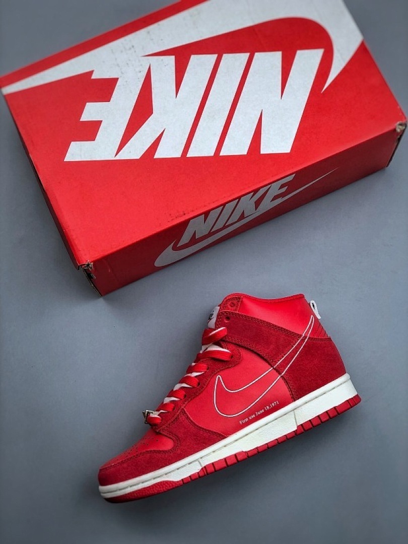 Nike SB Dunk High First Use University Red view