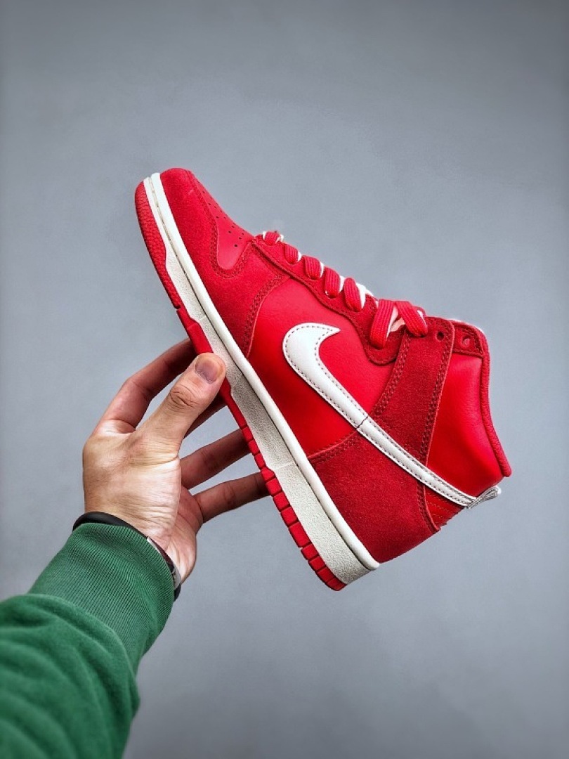 Nike SB Dunk High First Use University Red view